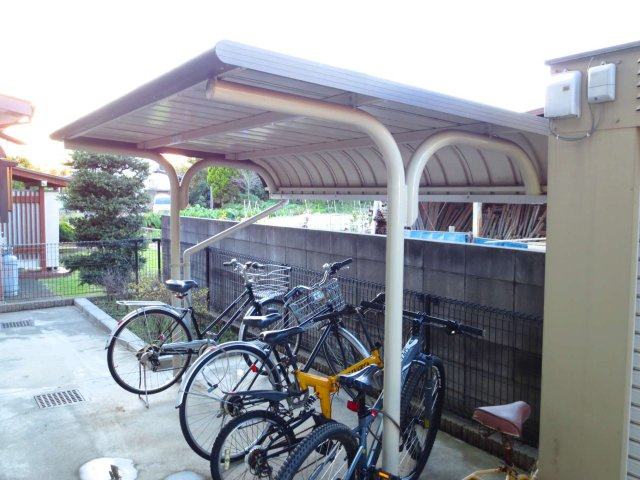レオパレスシュトラールのその他|駐輪場