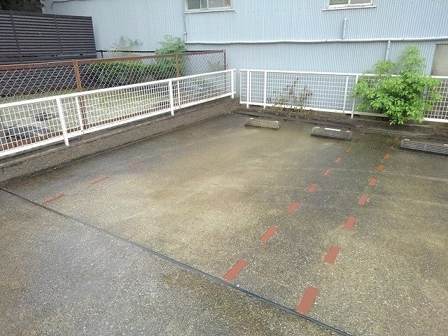 ピエールＡの駐車場