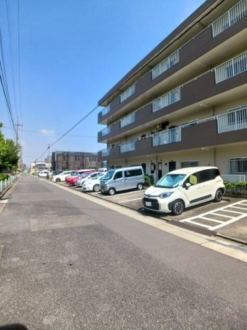レジデンス柳森の駐車場