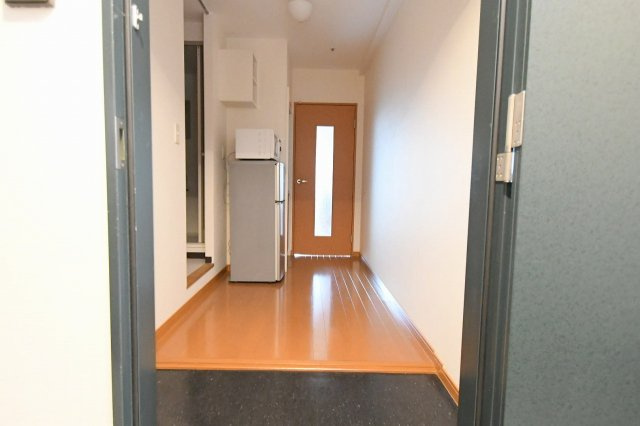 レオパレスＦｌａｔ新栄の玄関