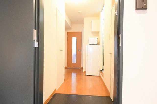 レオパレスＦｌａｔ新栄の玄関