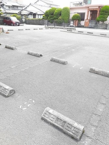 サン・プラシードの駐車場