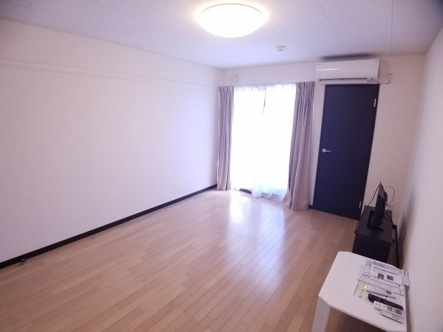 レオネクストＧＲＥＥＮＷＯＯＤの居間・リビング|設備・使用は号室により異なる為、現況を優先致します。