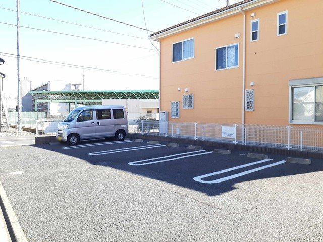 サラソウジュの駐車場