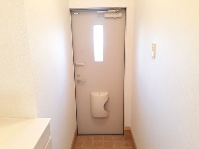 サラソウジュの玄関