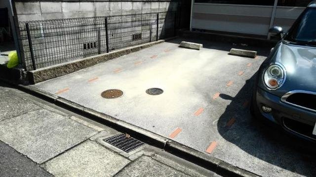 ドミール・アルモニーの駐車場