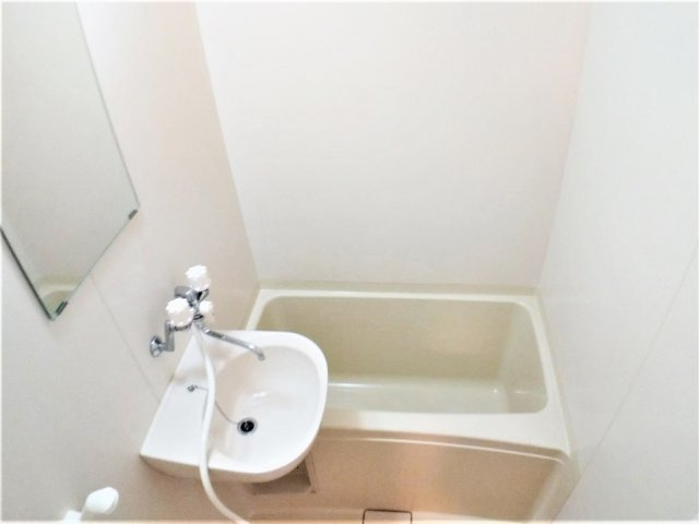 レオパレスエミール戸田Ｂの浴室