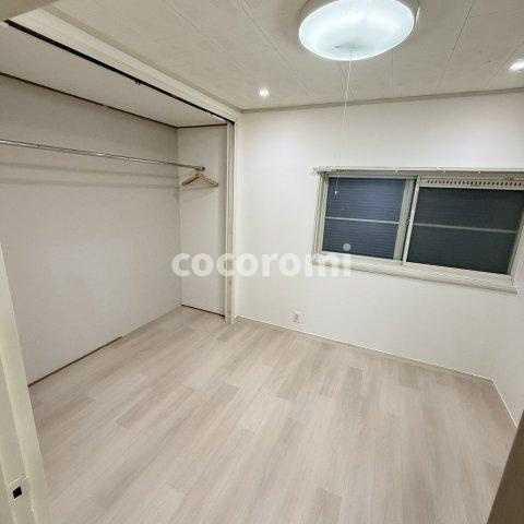 尊延寺戸建ての洋室