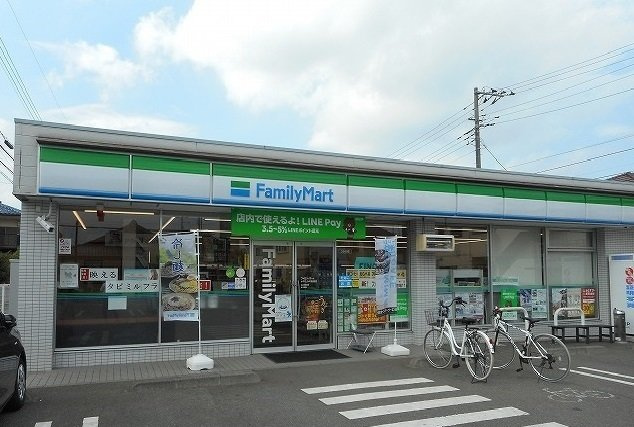 ボヤージュ・アン・バトーの周辺|ファミリーマートまで450m