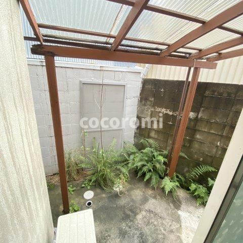 養父元町貸家のエントランス