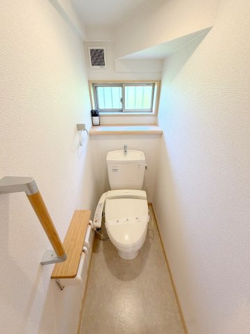 昭島市中神町2丁目　中古戸建のトイレ