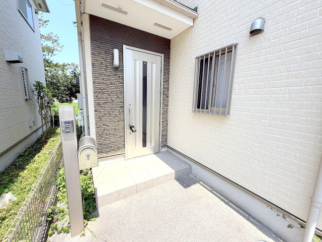 昭島市中神町2丁目　中古戸建の玄関