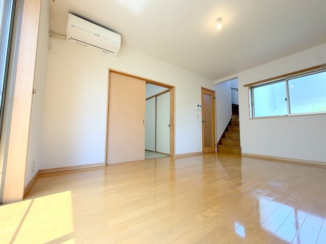 昭島市中神町2丁目　中古戸建の居間・リビング