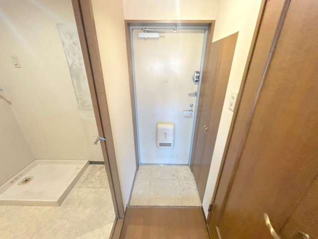 パレス東洋小松館の玄関