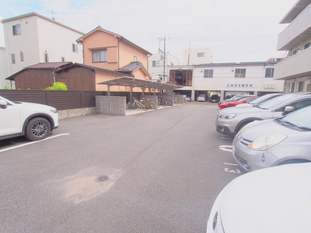 シエル大通の駐車場