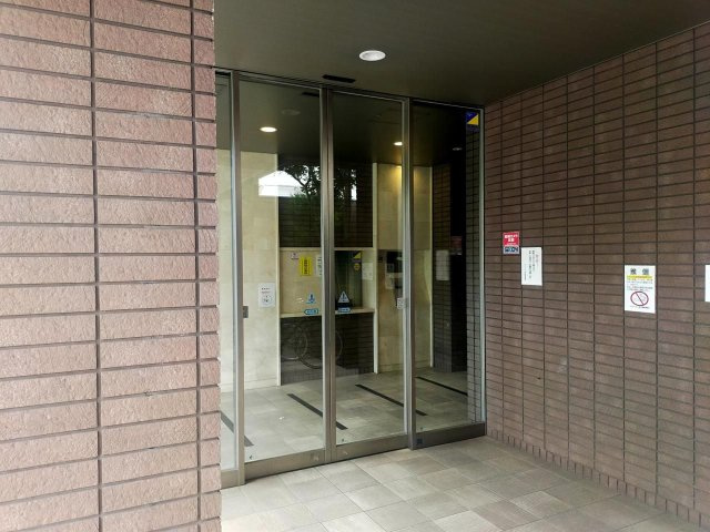 クレアシティ深江橋のエントランス