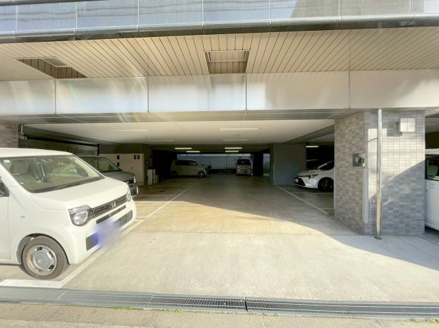 パレス東洋豊里2号館の駐車場