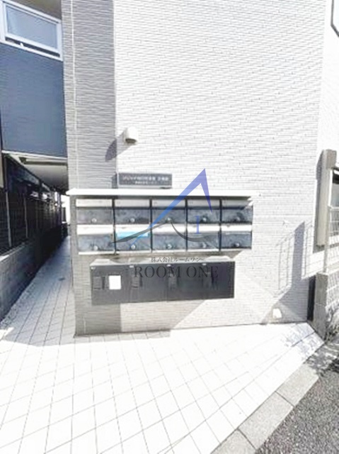 ソリッド堀切菖蒲園弐番館のその他共用部分|宅配ボックスと集合ポストです。