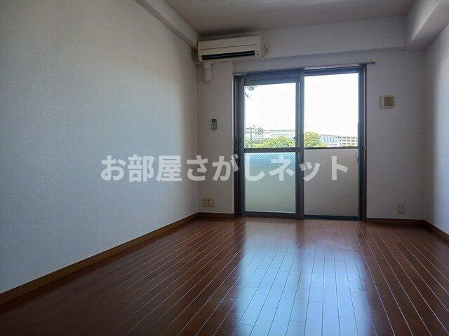 アヴニール山手【おとり物件なし】#学生・社会人にオススメ！初期費用分割払いOK！の居間・リビング