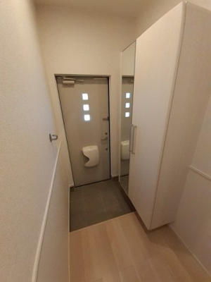 【玄関】 | アメニティ山綱Ⅱ | 明るい玄関です