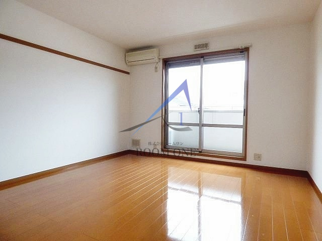 オモテ・ワタナベの居間・リビング|洋室のお部屋です。