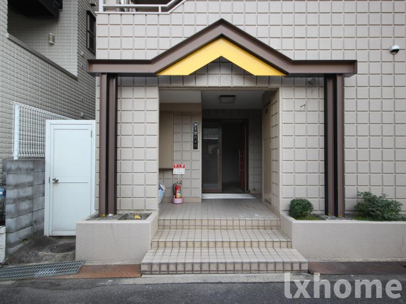 アークハイツのエントランス|毎日通るエントランスはこのようになっています