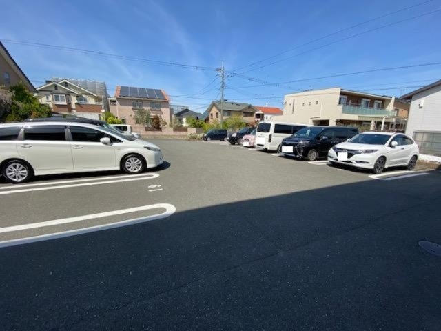 ウィスタリアの駐車場|駐車スペースもあります☆
