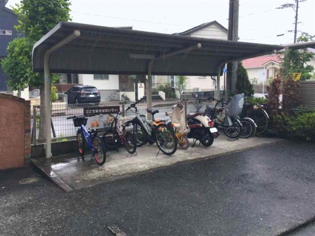 ウィスタリアのその他共用部分|駐輪場に自転車も停められます♪