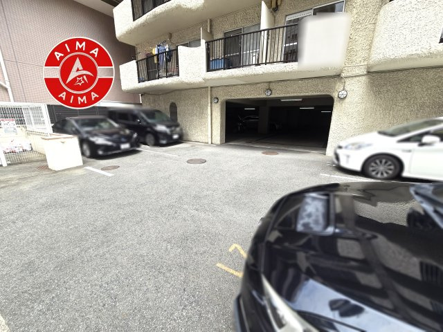 ゾンネンハイム大手門の駐車場|ゆったりとしたスペースがある駐車場です。