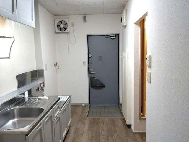 北嶺ハイツの玄関