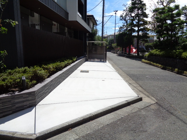 ワイズ橘公園の駐車場