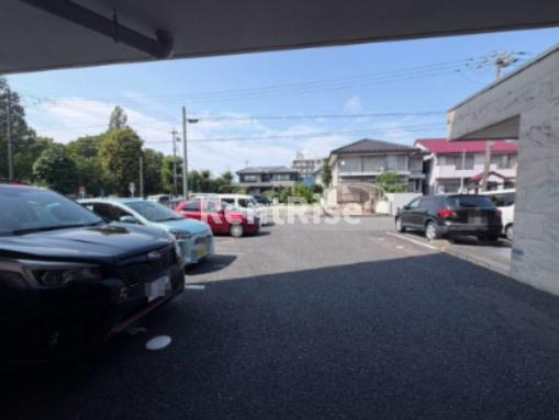 ADRIANA OCCHIOの駐車場