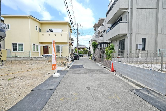 ハートフルタウン尼崎食満6丁目新築一戸建て│3LDK+駐車1台可の前面道路含む現地写真|前面道路は東側5.0ｍ公道です。