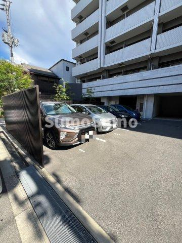 レジュールアッシュ塚本の駐車場|カースペースがあります