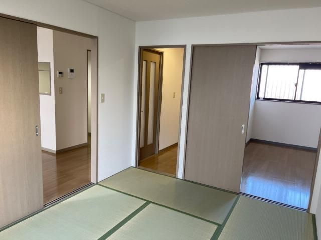 メゾンエスポワールの内装|明るい室内です