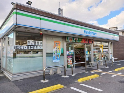 【周辺】 | Ｍａｎａ　Ｗｉｎｇ | ファミリーマート 山科八代店まで550m