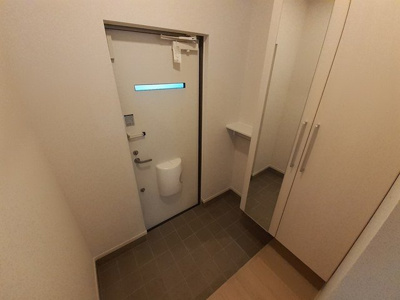 【玄関】 | ウエストメゾンクワトロⅢ