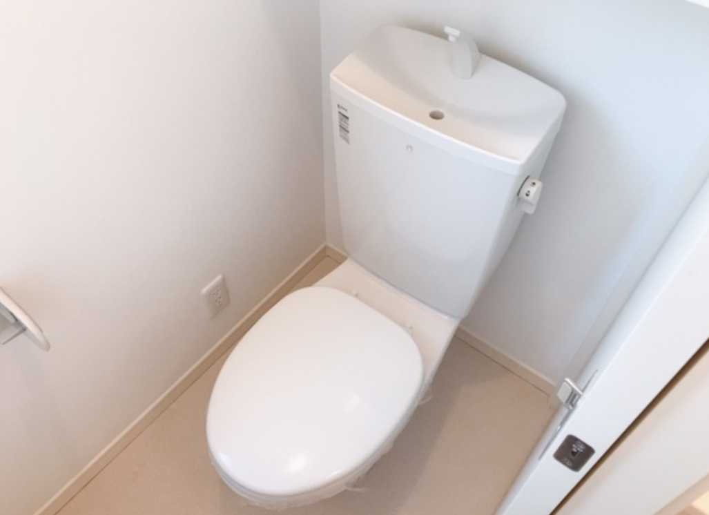 上目黒スカイコート　三井ホーム施工　南東角部屋　駐輪場のトイレ