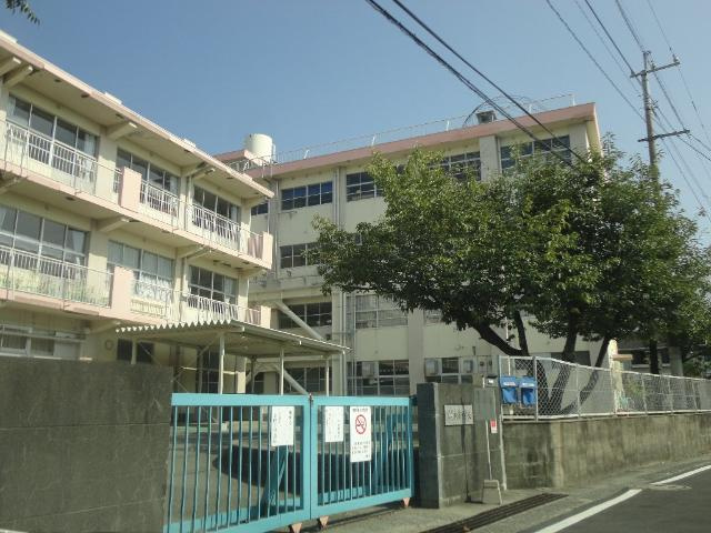 ラピュタパークの周辺|北九州市立本城小学校まで462ｍ