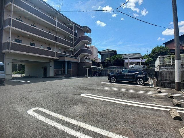 ステラ上の原の駐車場