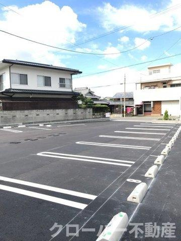 スカラベの駐車場