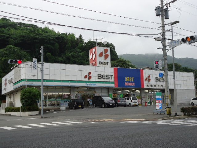 ロイヤルＴＫの周辺|ファミリーマート若松用勺店まで1,054ｍ