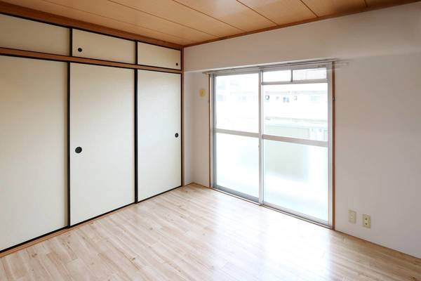 ビレッジハウス則松2号棟の居間・リビング|ビレッジハウスの同一物件・同一タイプの間取りの写真です