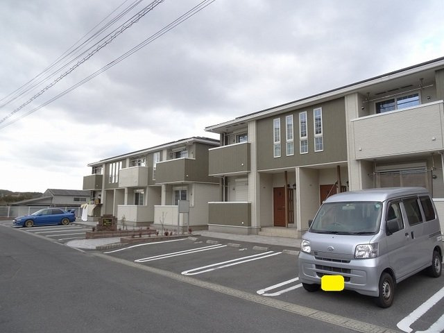 エテルノ　ハピネスＢの駐車場