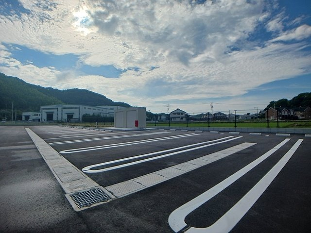 メゾンド・プチ・フルールⅩⅡの駐車場