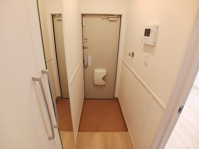 サンシャイン宮の下の玄関