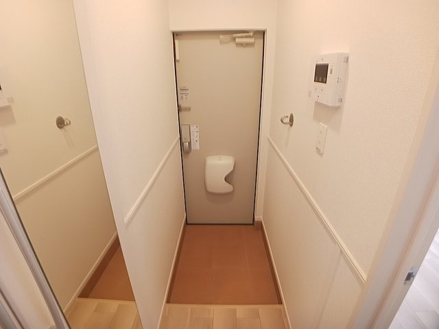サンシャイン宮の下の玄関