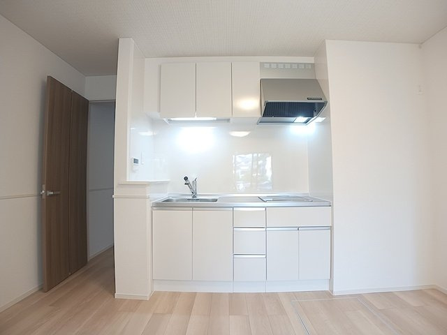 サンシャイン宮の下のキッチン