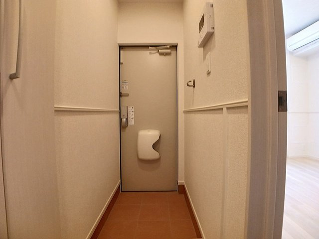サンシャイン宮の下の玄関