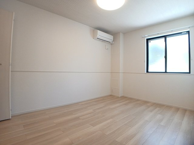 サンシャイン宮の下の内装